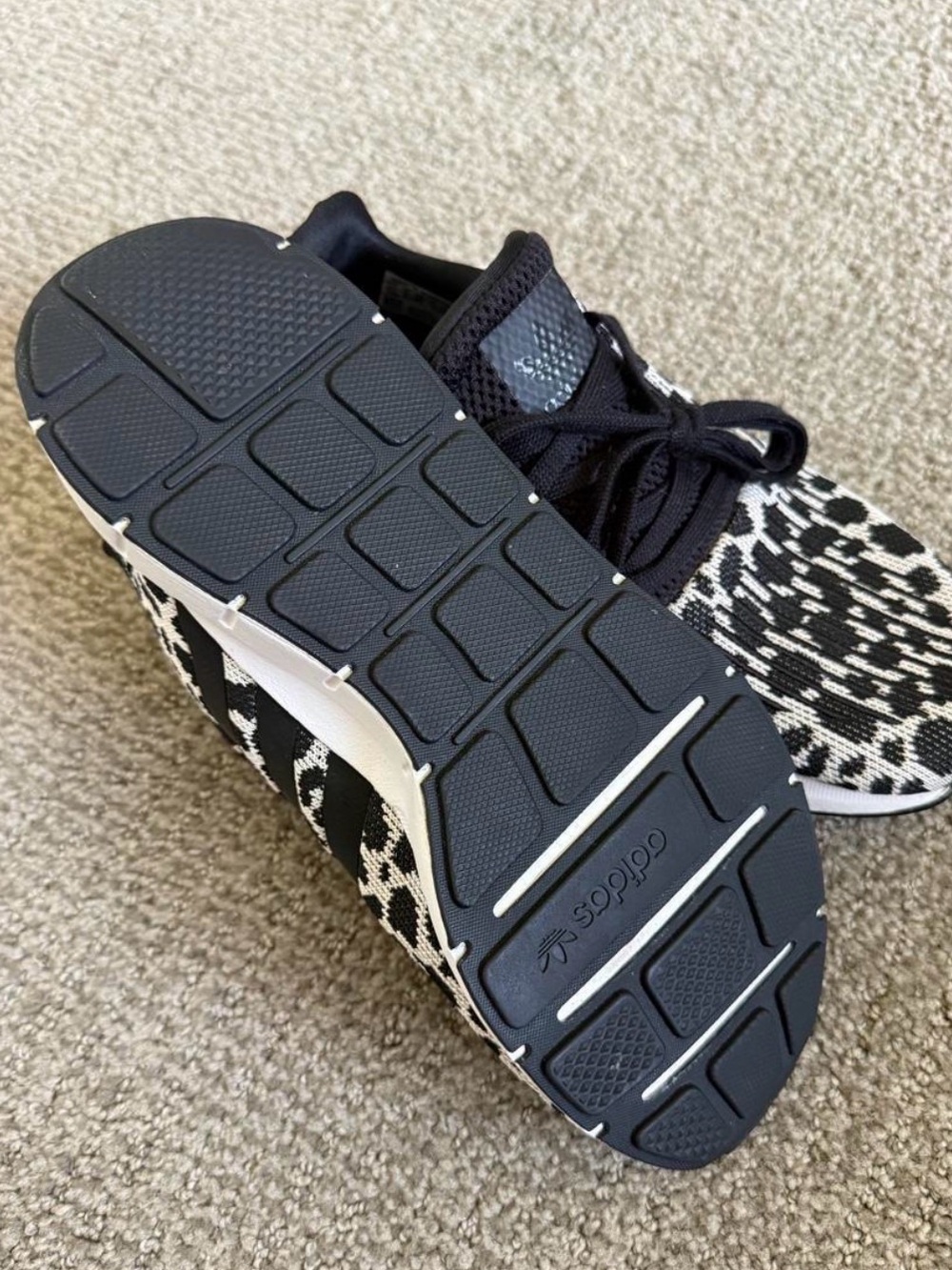 Adidas Women's leopard Black and White Sneakers size 6.5 - Picture 5 of 5
